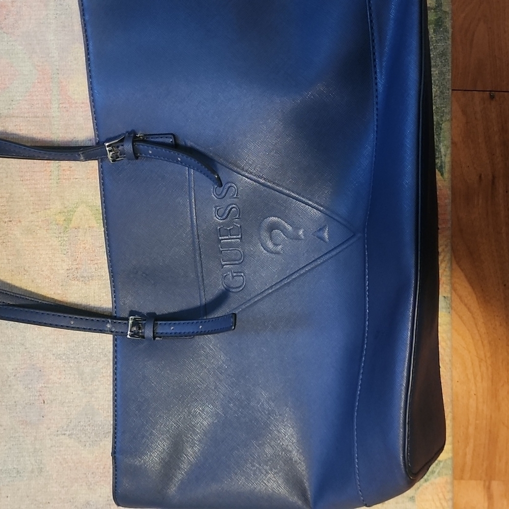 Guess tote